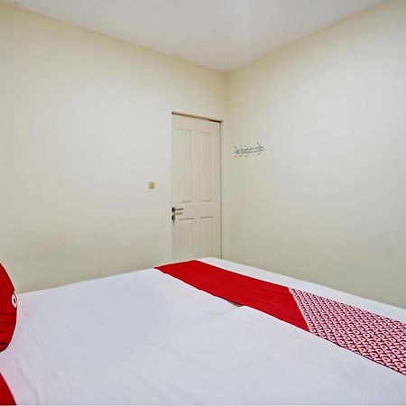 Oyo 93112 Garden Homestay 3 Merlion Сурабая Экстерьер фото
