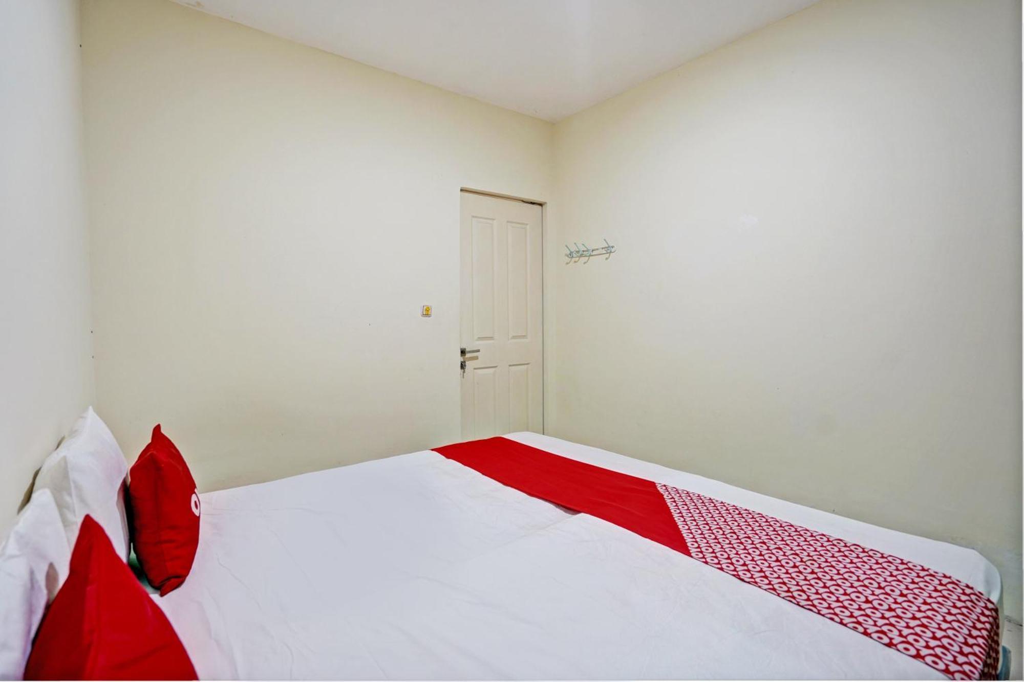 Oyo 93112 Garden Homestay 3 Merlion Сурабая Экстерьер фото
