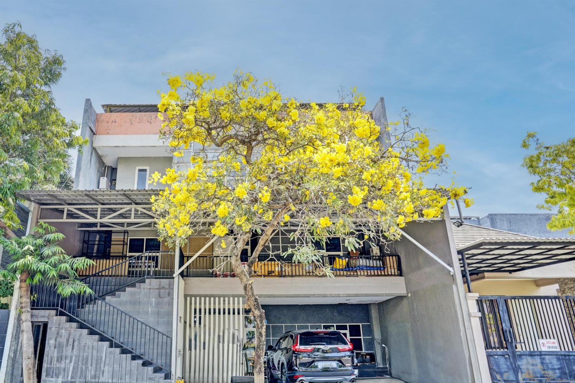 Oyo 93112 Garden Homestay 3 Merlion Сурабая Экстерьер фото